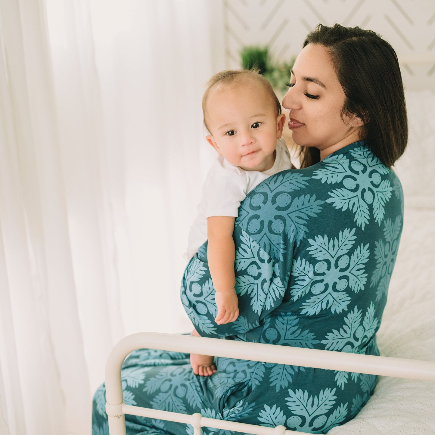 ʻUlu Grove Women's Long Bamboo Pajamas