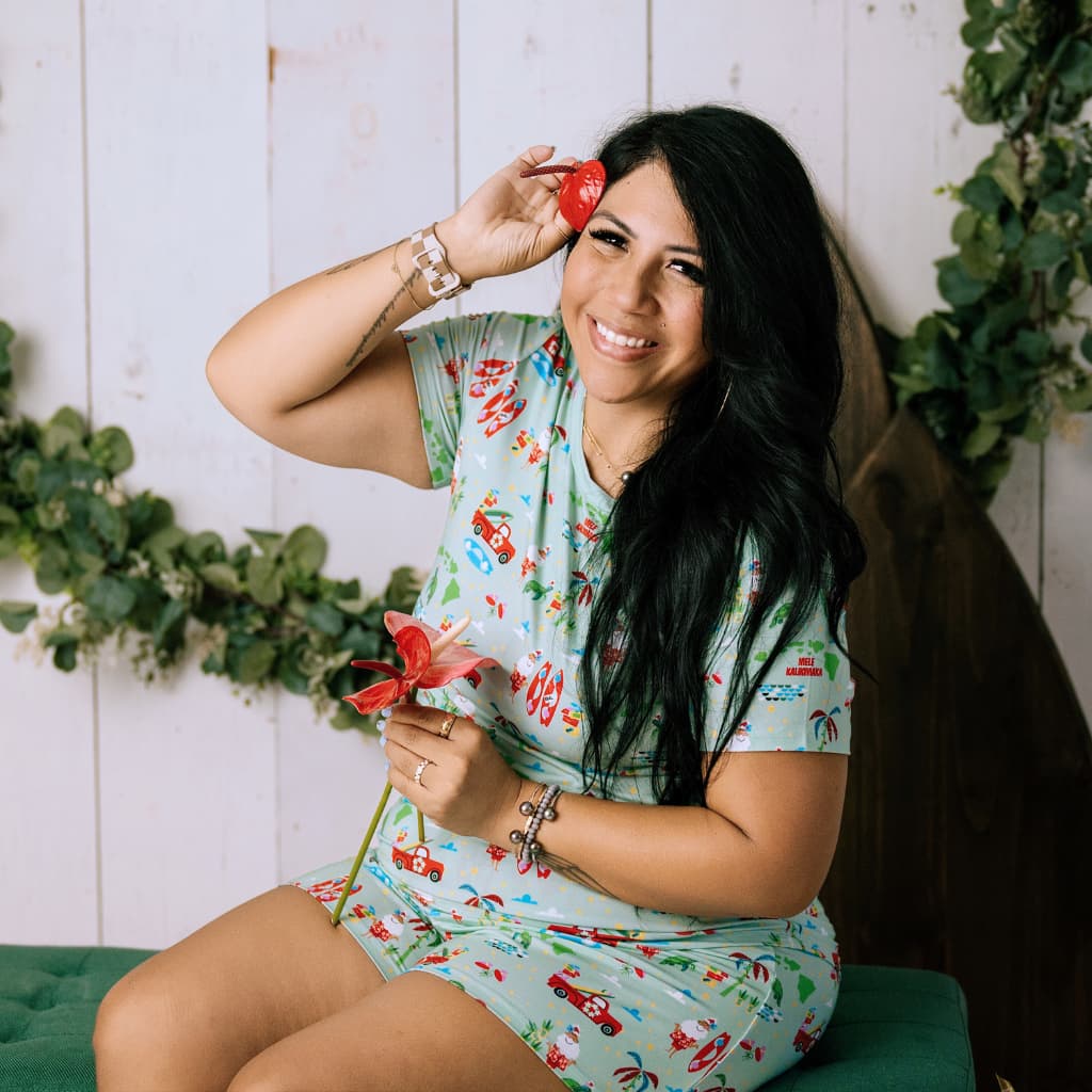 Surfing In An Island Wonderland Women's Short Bamboo Pajamas