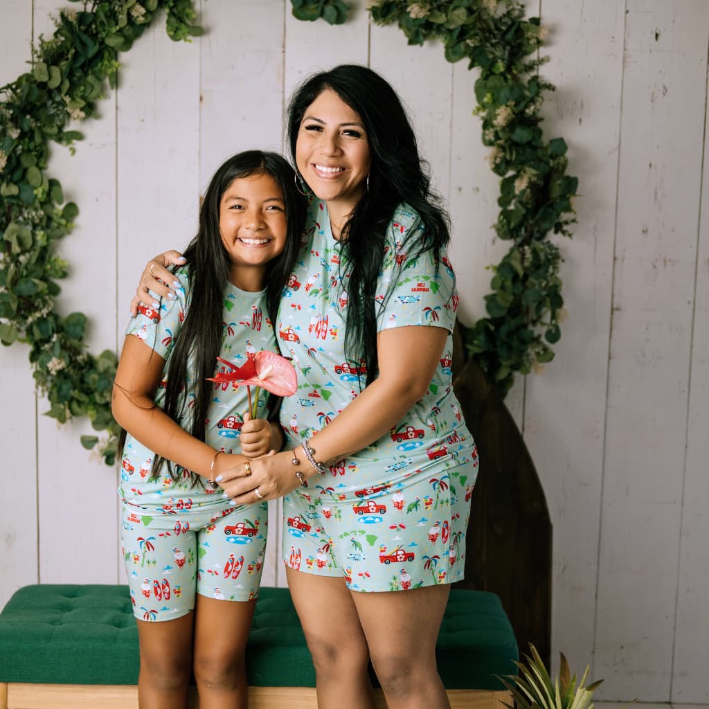 Surfing In An Island Wonderland Women's Short Bamboo Pajamas