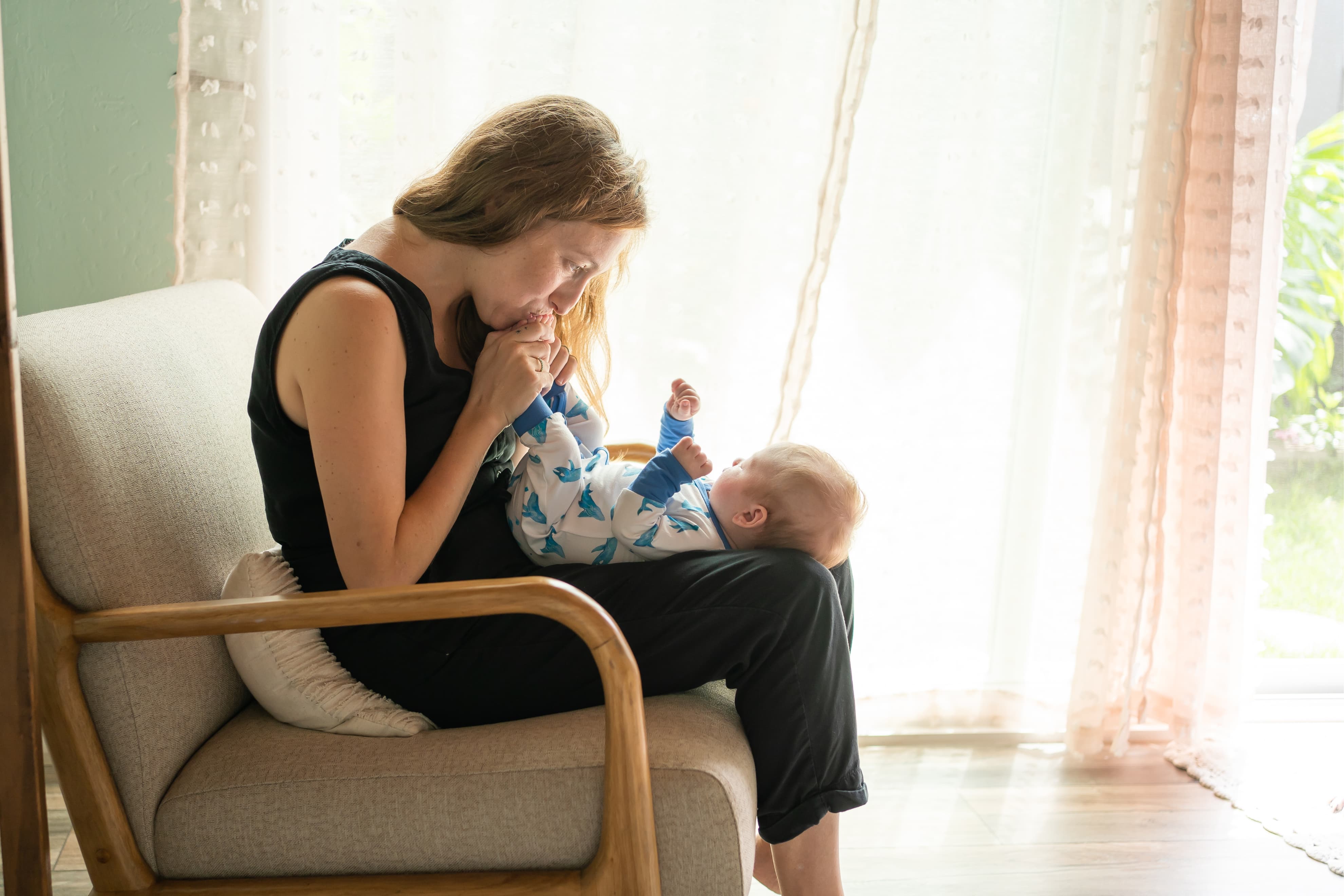 Artist Feature: Lauren Roth & Being a First-time Mom in Hawai'i