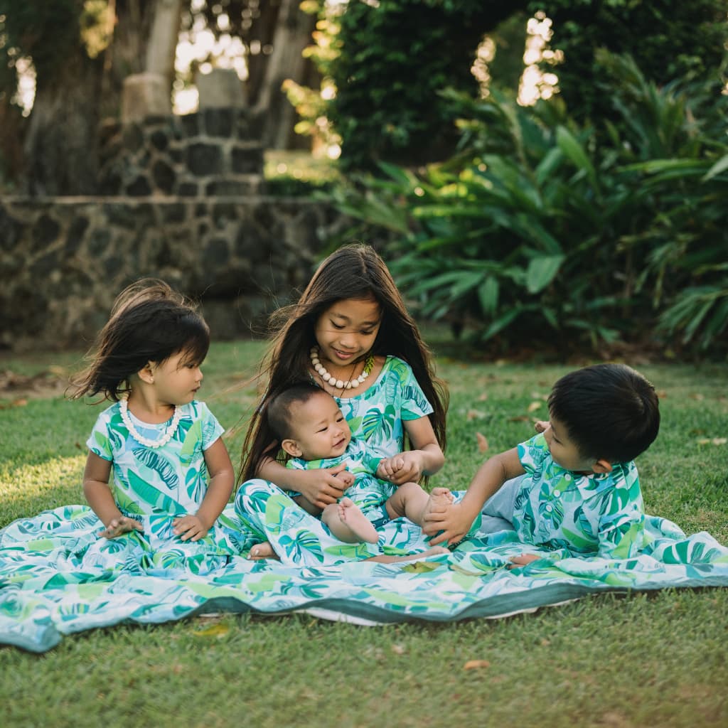 Backyard Oasis Throw Blanket