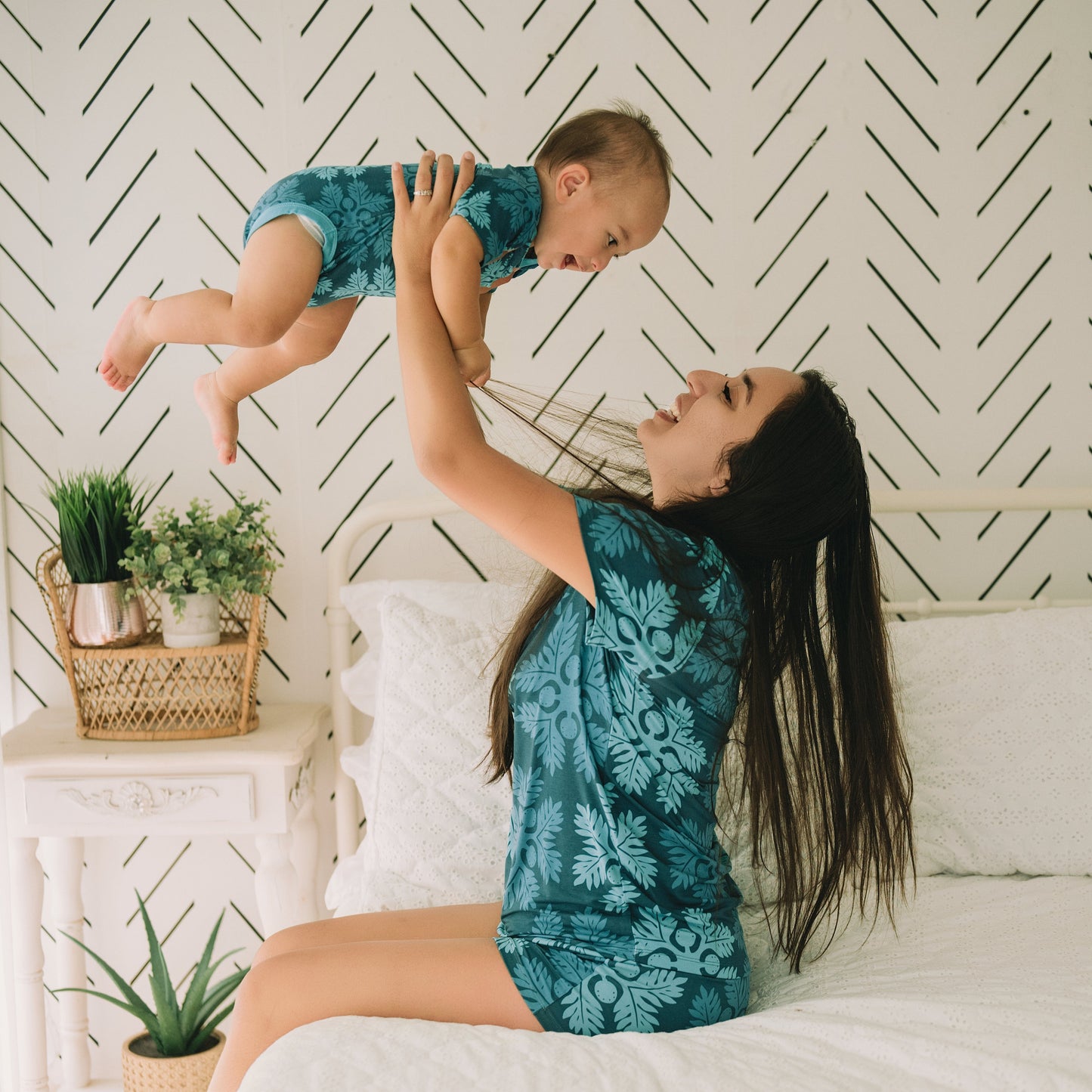ʻUlu Grove Women's Short Bamboo Pajamas