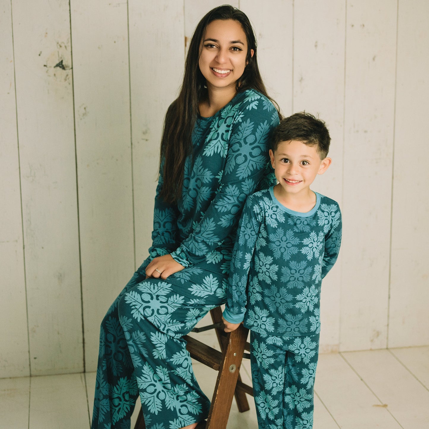 ʻUlu Grove Women's Long Bamboo Pajamas
