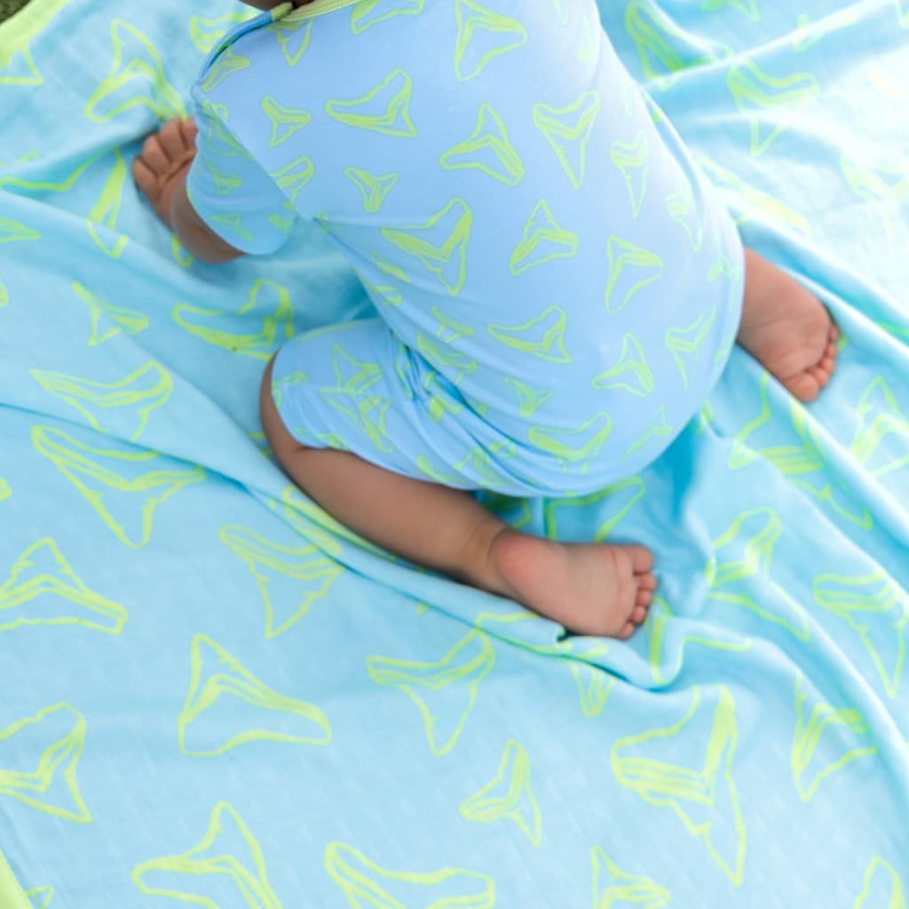 Electric Bite Throw Blanket