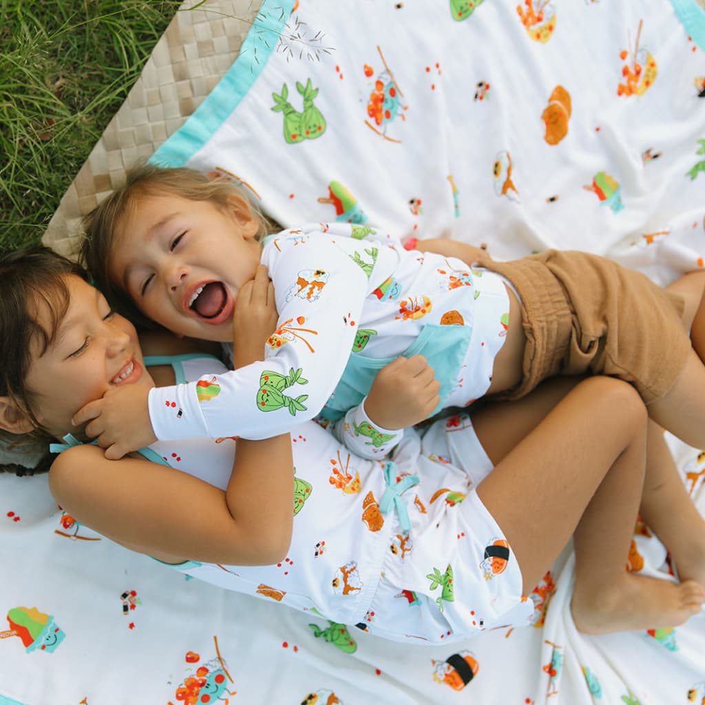 Island Mixed Plate Throw Blanket