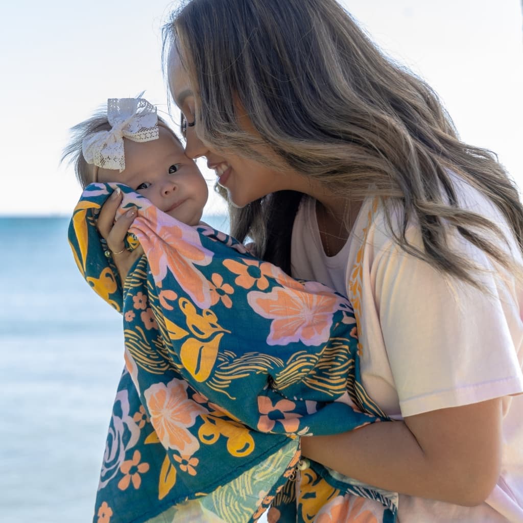 Lā Lei Muslin Swaddle Blanket