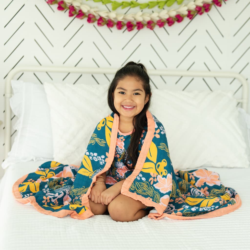 Lā Lei Throw Blanket