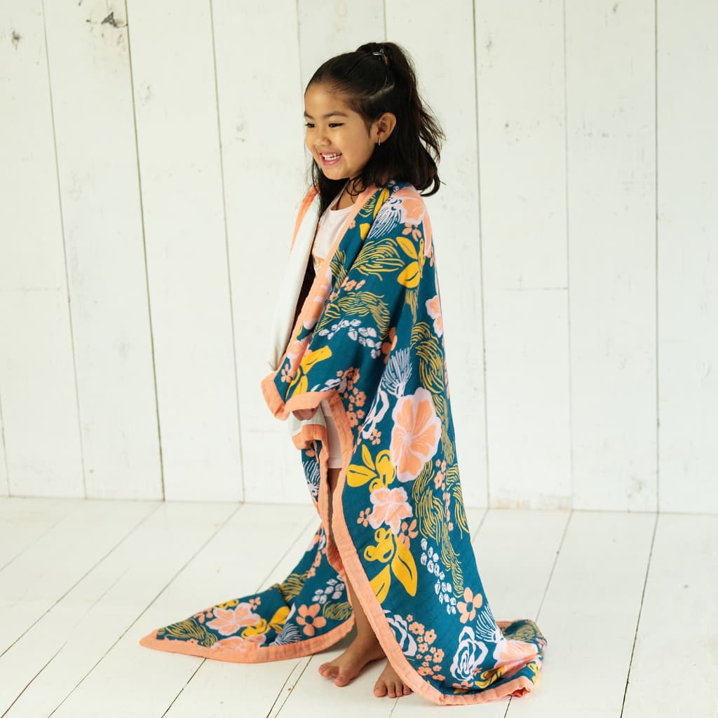 Lā Lei Throw Blanket