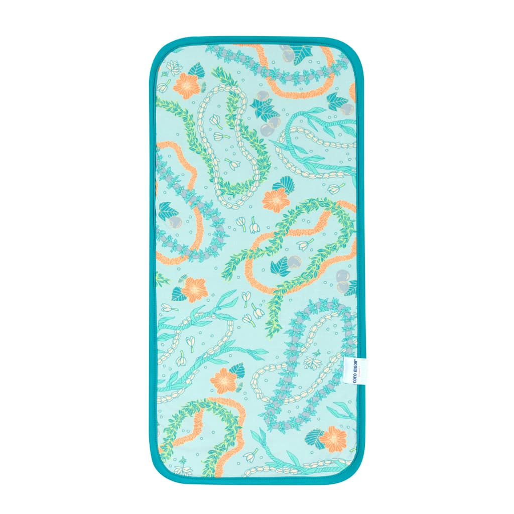Lei Stand Burp Cloth