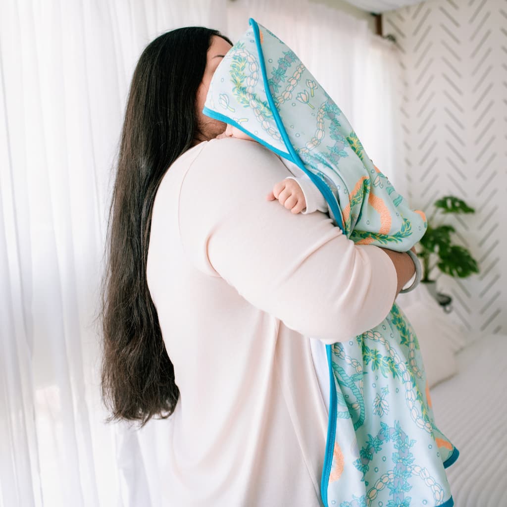 Lei Stand Hooded Towel Set