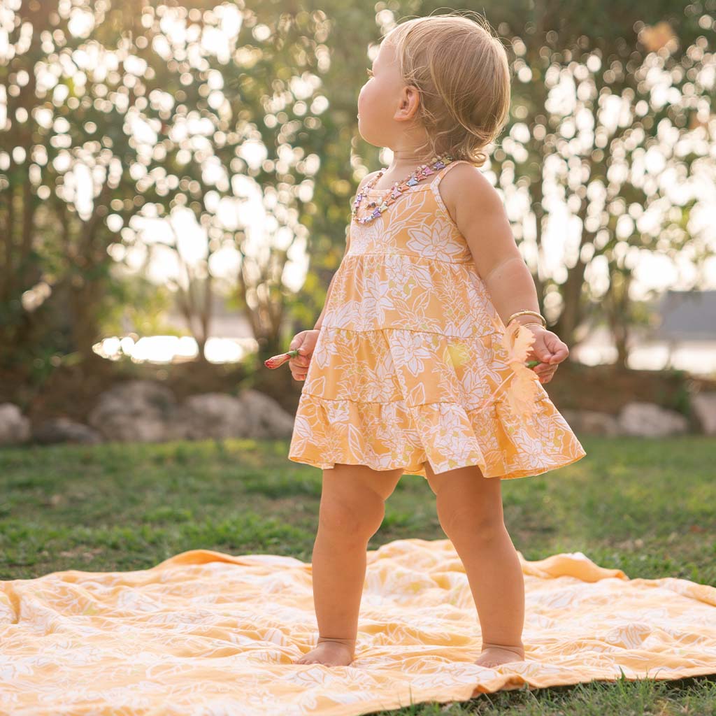 ʻOlena Throw Blanket
