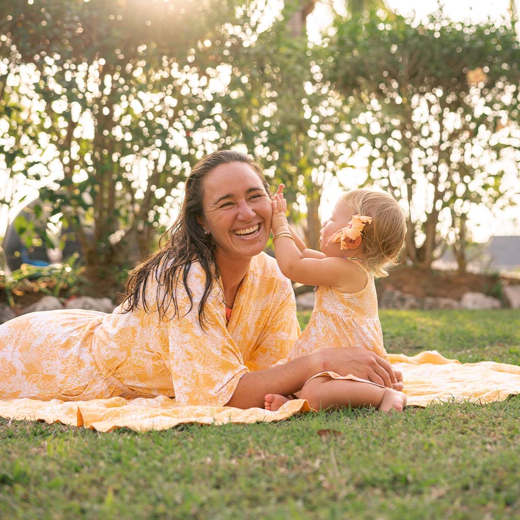 ʻOlena Throw Blanket