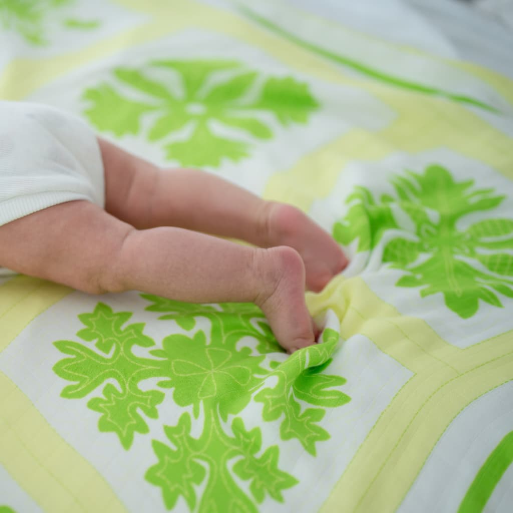 Napuanani in Pakalana Baby Quilt