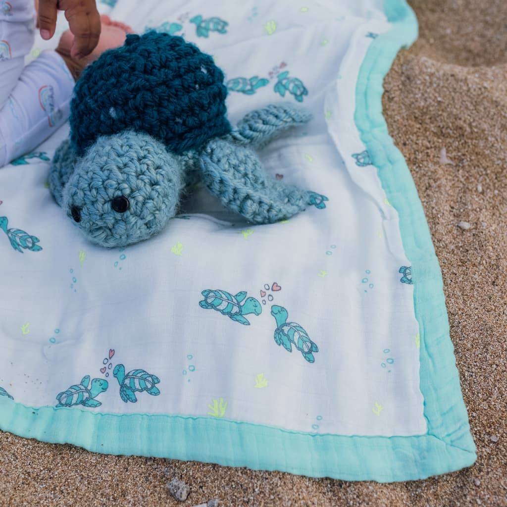 Honu Honi Baby Quilt